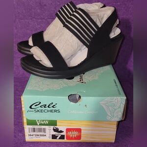 Skechers Cali Women's Rumblers Sci-Fi Wedge SandalsSize 7 Wide Fit